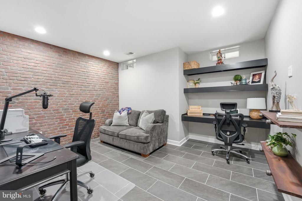 8798 DANCER COURT