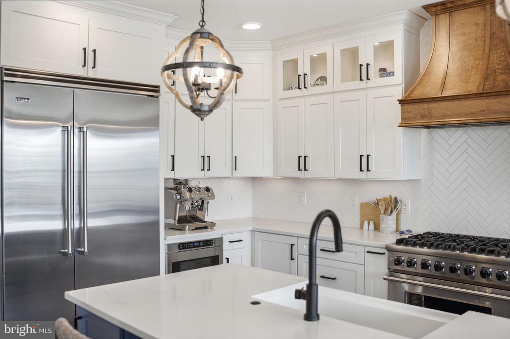 8798 DANCER COURT