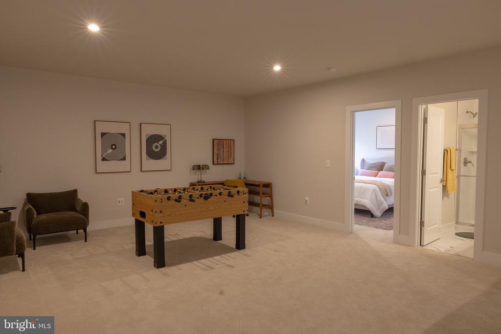 8708 CLASSIC LAKES WAY