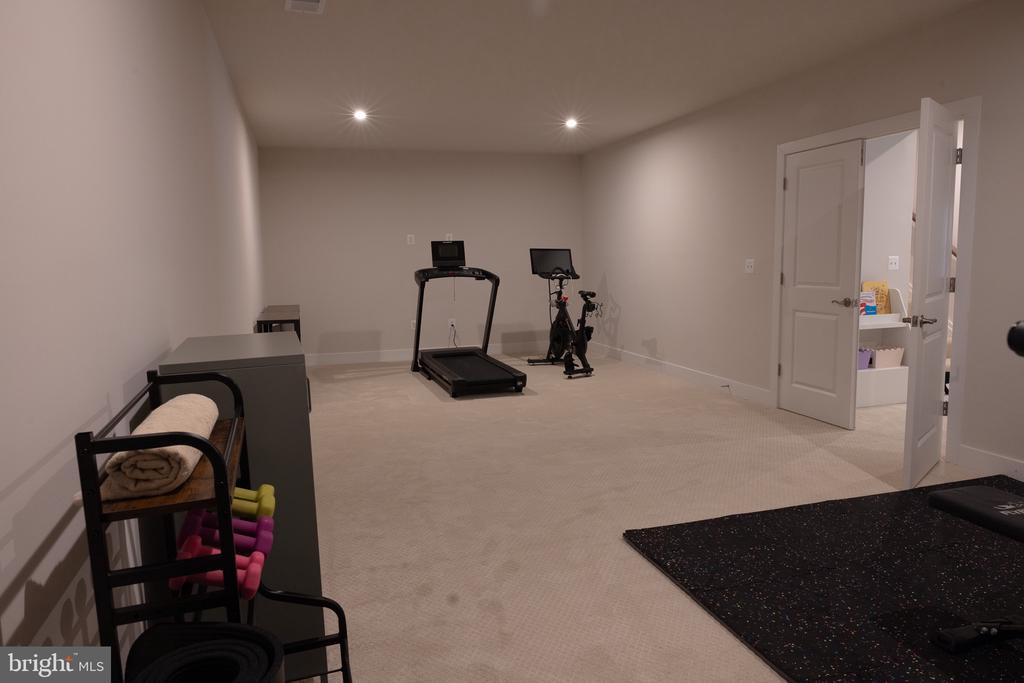 8708 CLASSIC LAKES WAY