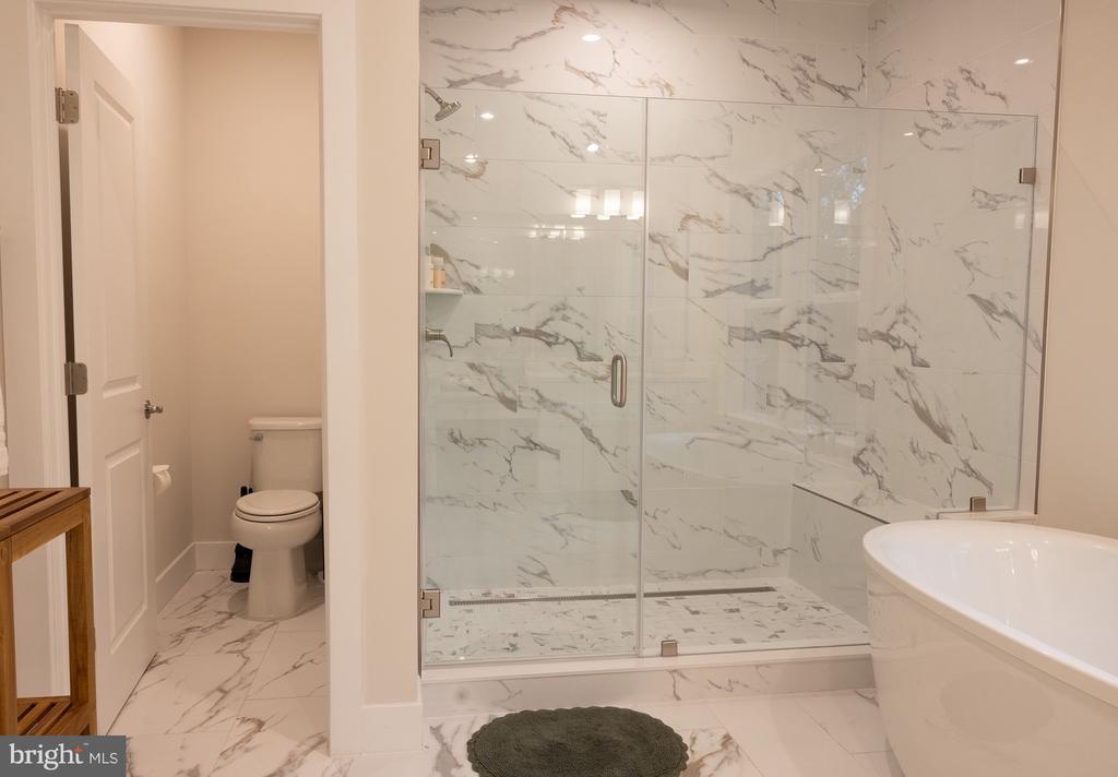 8708 CLASSIC LAKES WAY