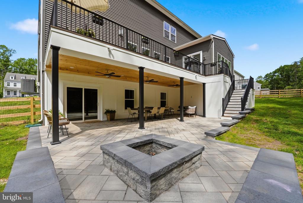 8708 CLASSIC LAKES WAY