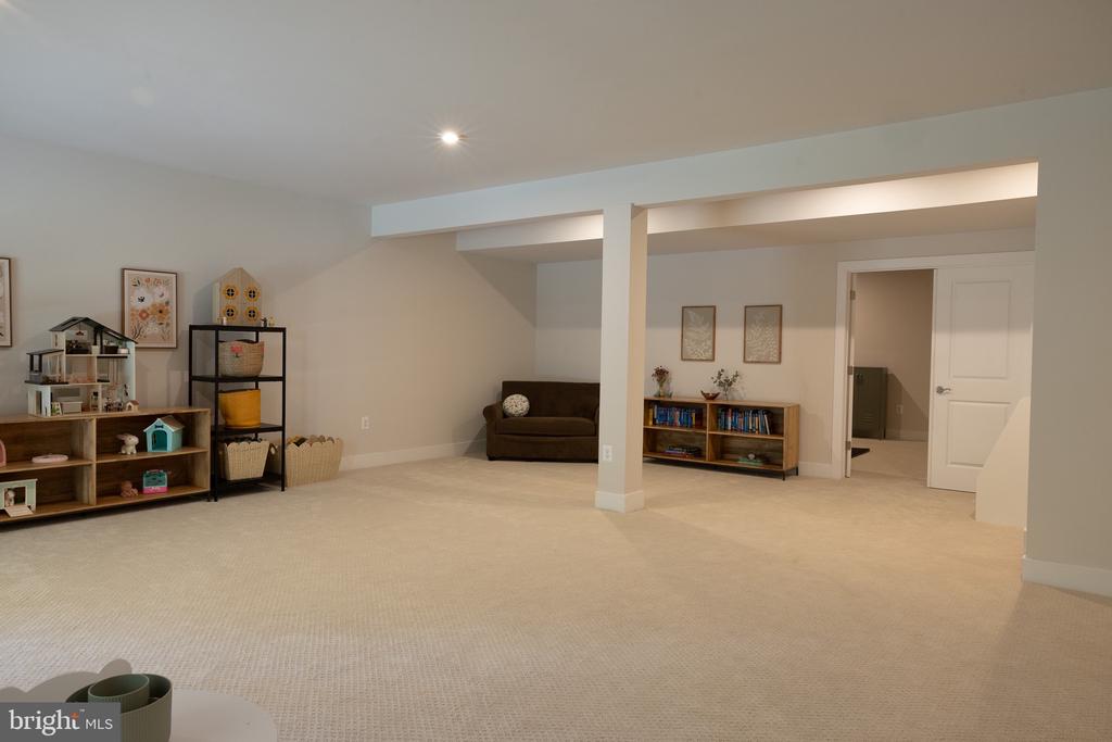 8708 CLASSIC LAKES WAY