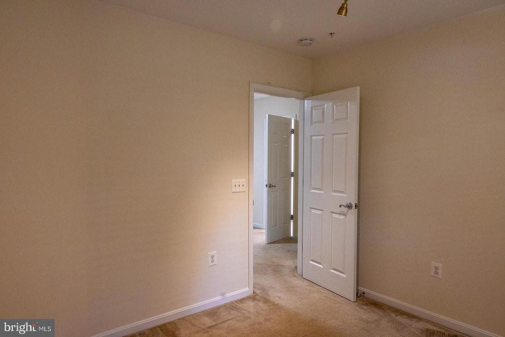 1832 CEDAR COVE WAY