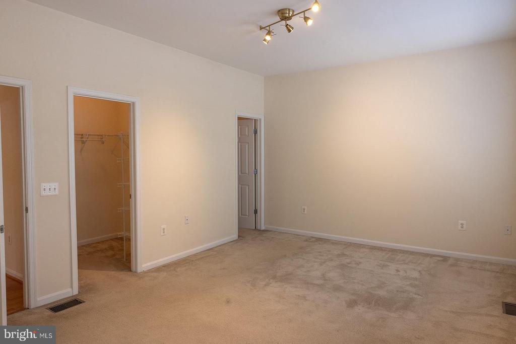 1832 CEDAR COVE WAY