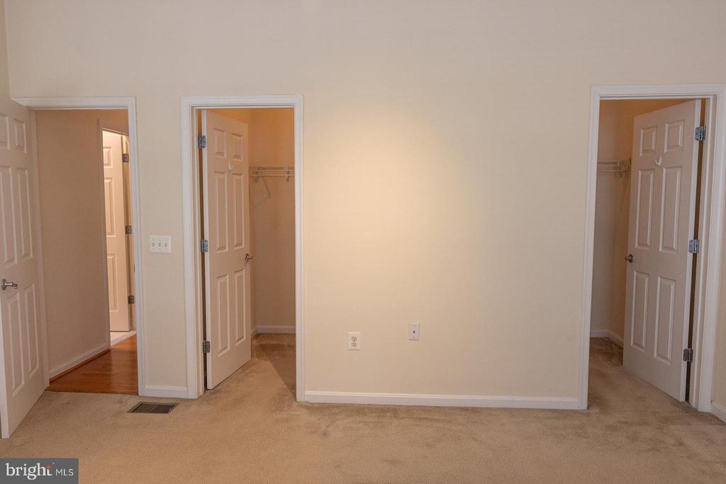 1832 CEDAR COVE WAY