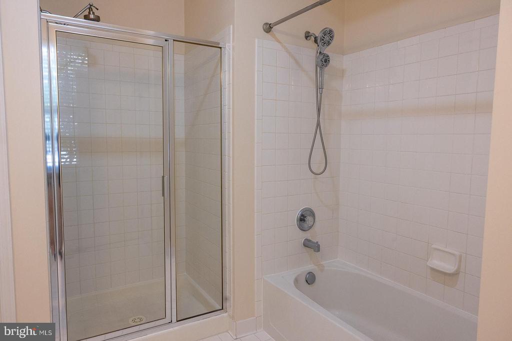 1832 CEDAR COVE WAY