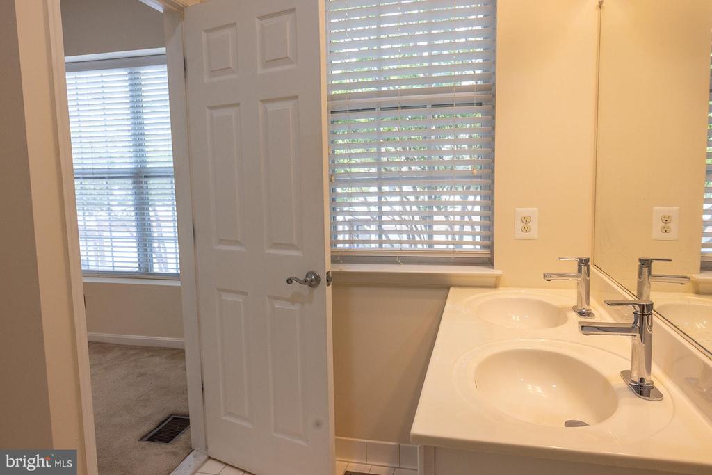 1832 CEDAR COVE WAY