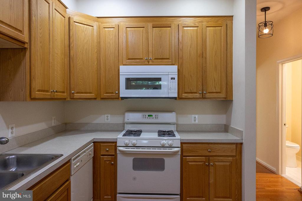 1832 CEDAR COVE WAY
