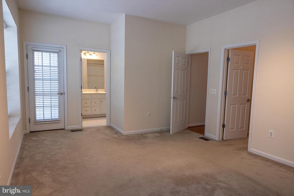 1832 CEDAR COVE WAY