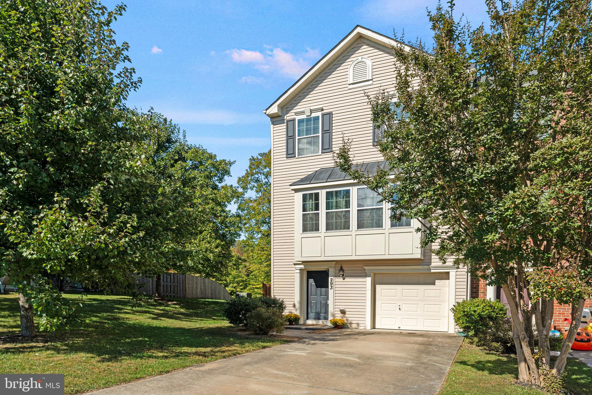 293 WOODSTREAM BOULEVARD