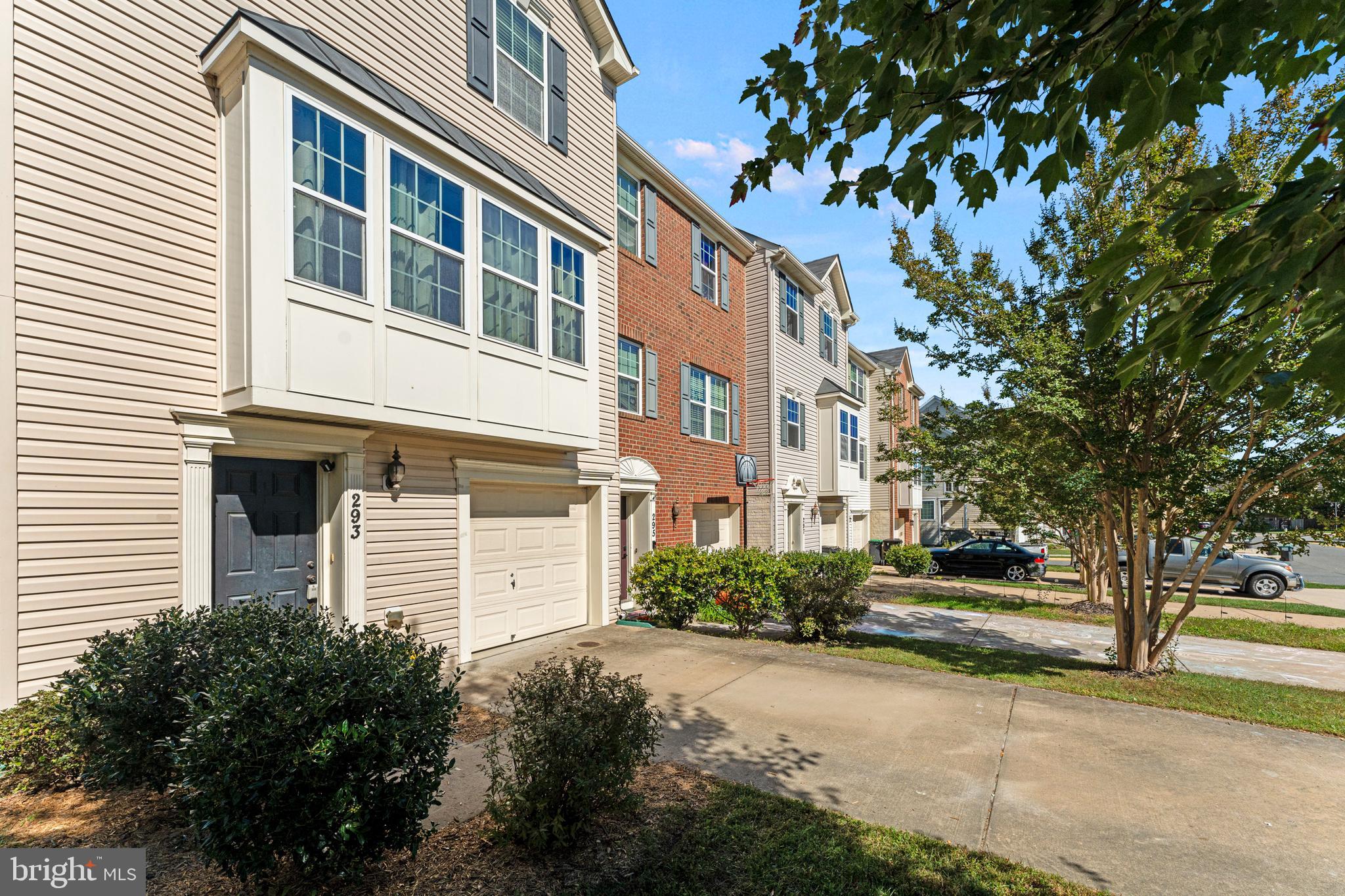 293 WOODSTREAM BOULEVARD