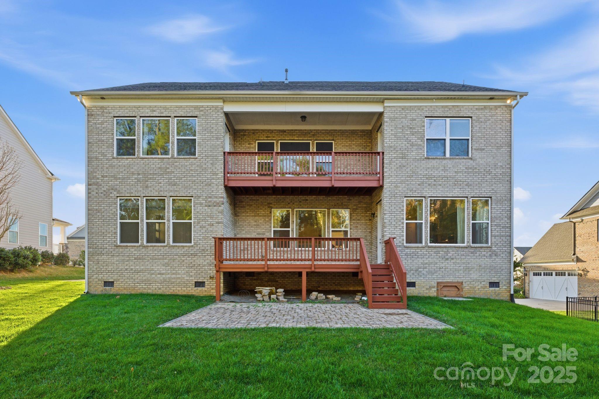 374 Hampton Trail Drive