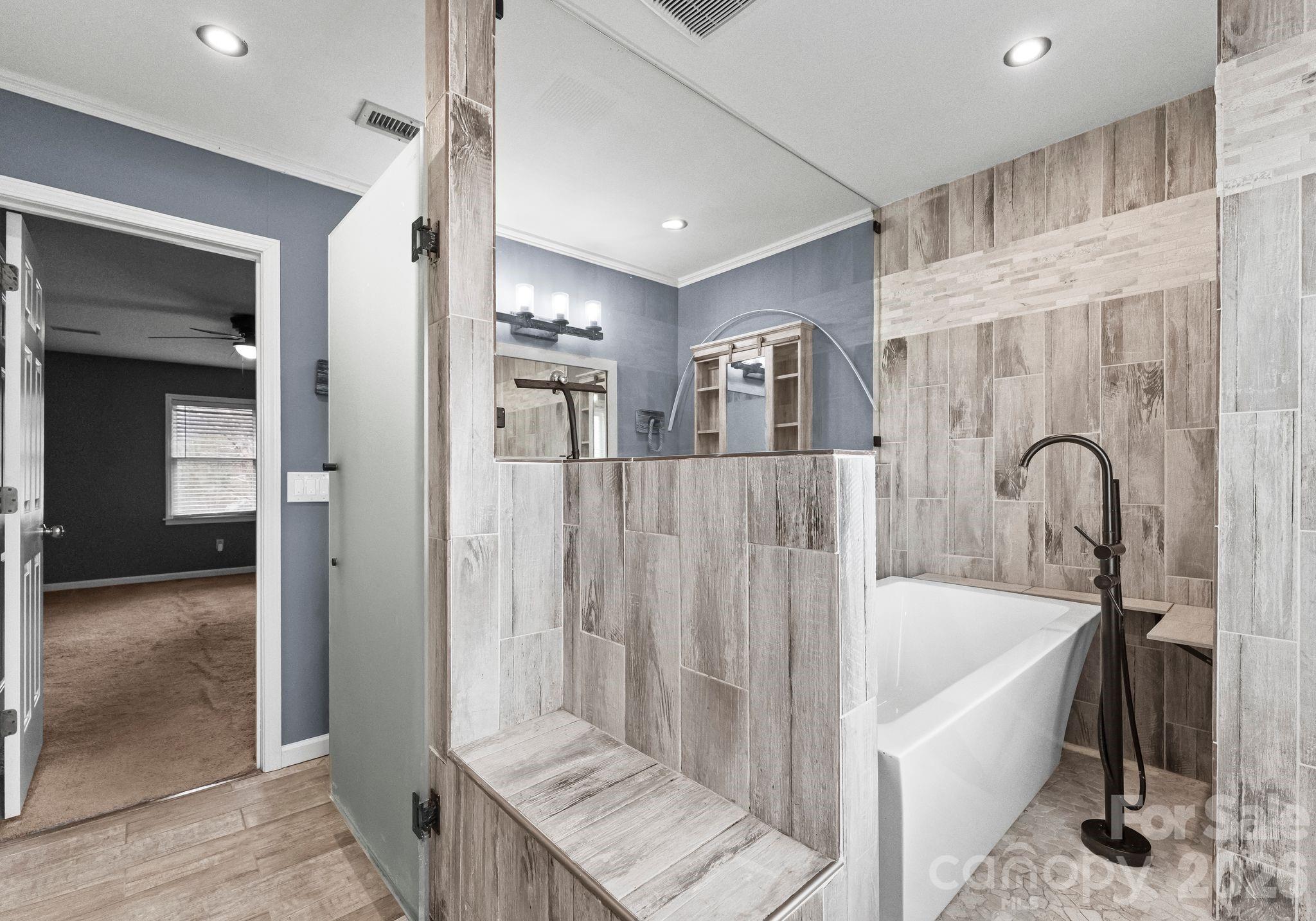 22 31st Avenue Court NE