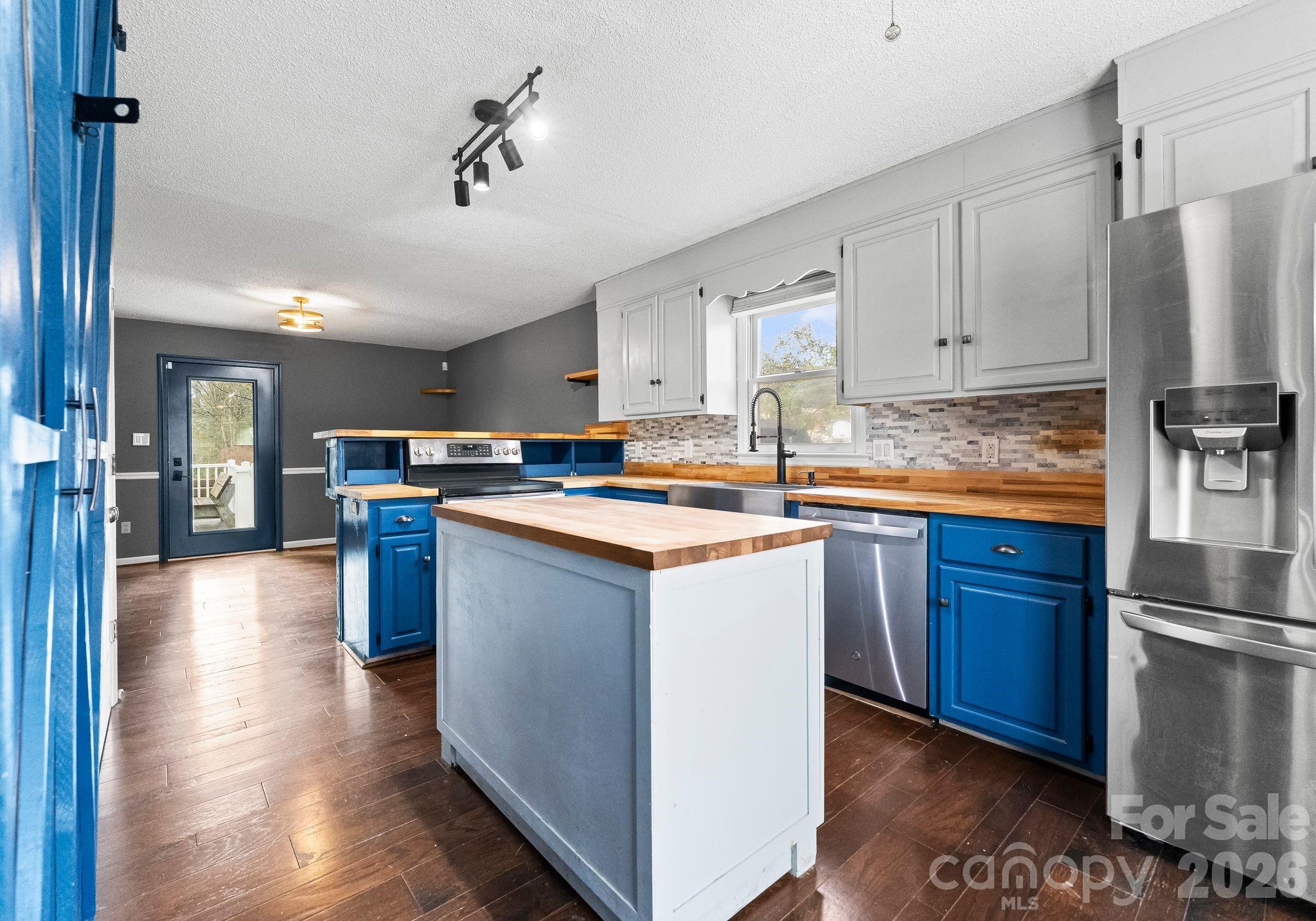 22 31st Avenue Court NE