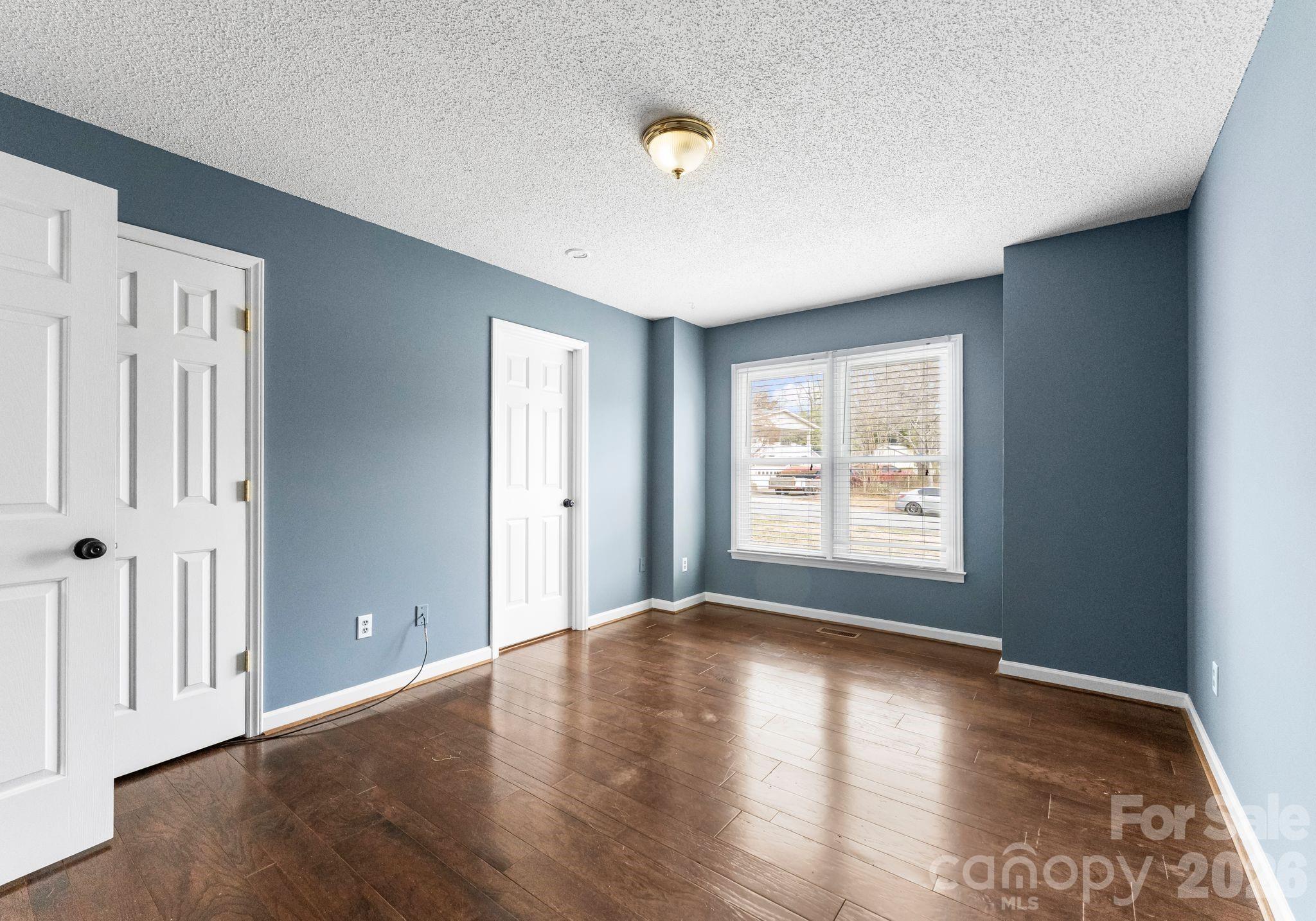 22 31st Avenue Court NE