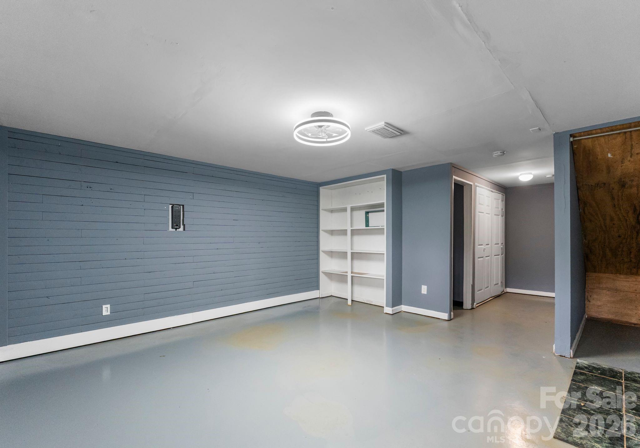 22 31st Avenue Court NE