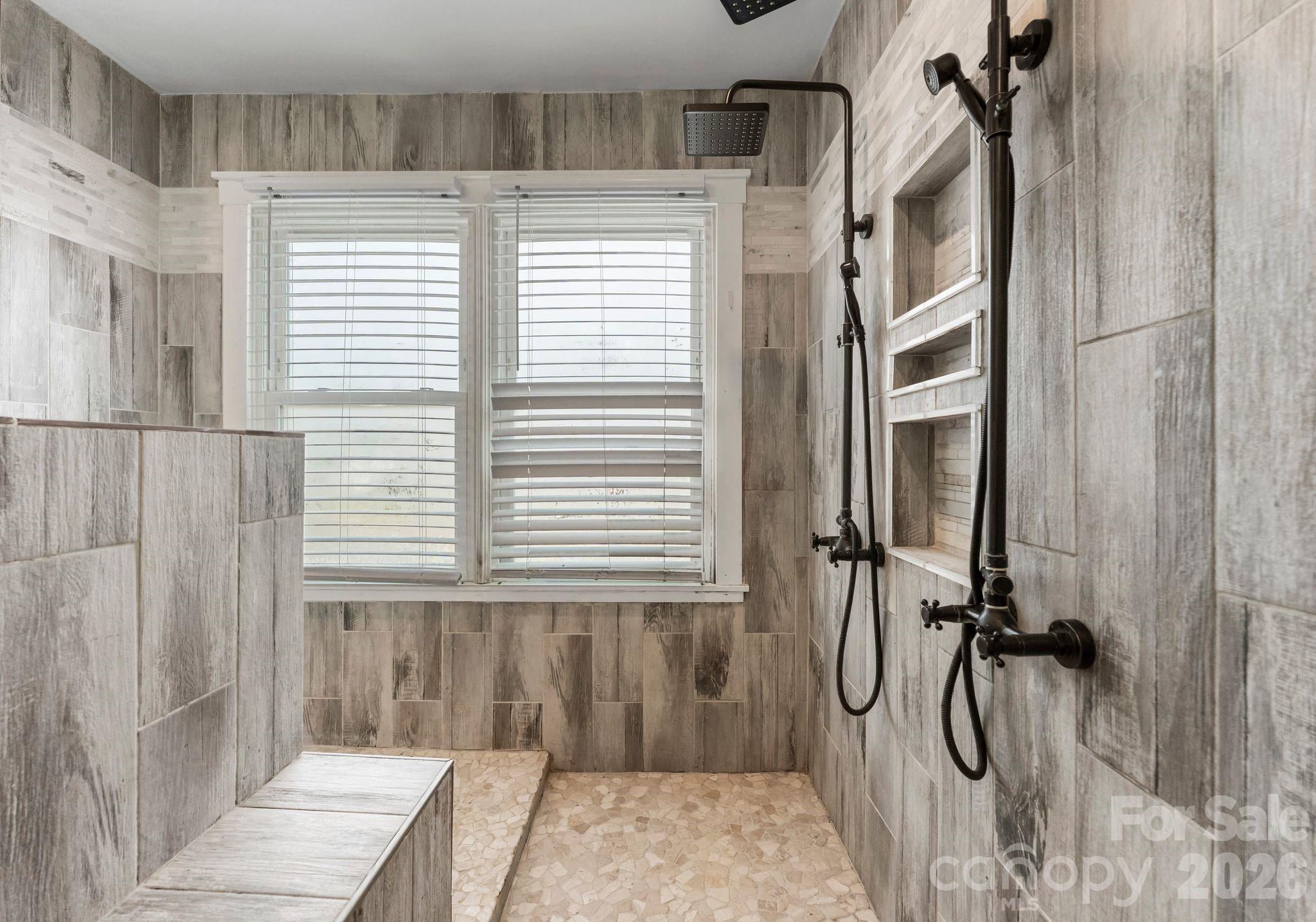 22 31st Avenue Court NE