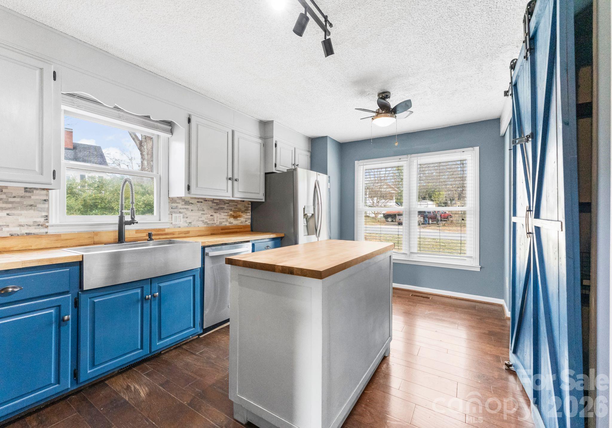 22 31st Avenue Court NE