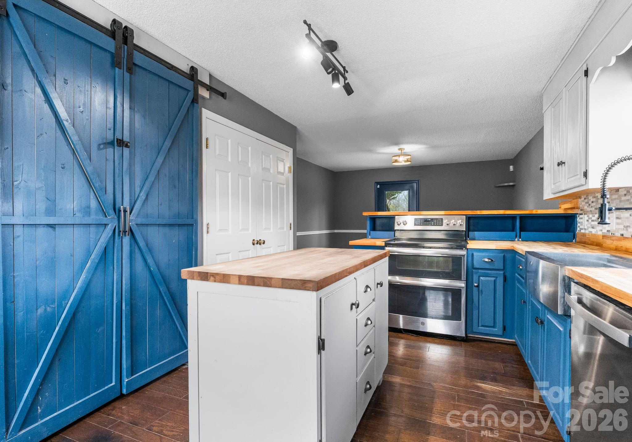 22 31st Avenue Court NE