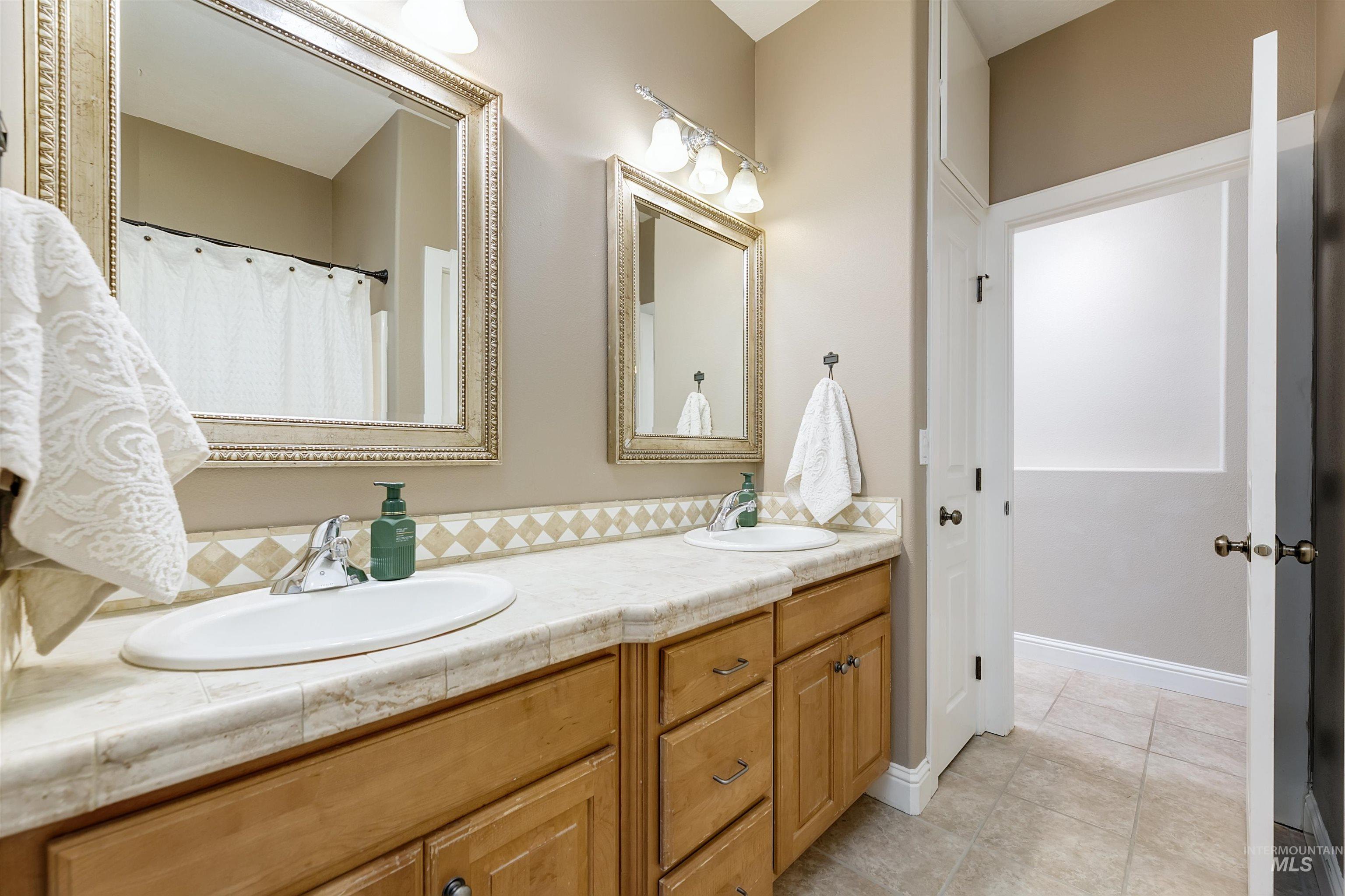 1807 W Glade Creek Street