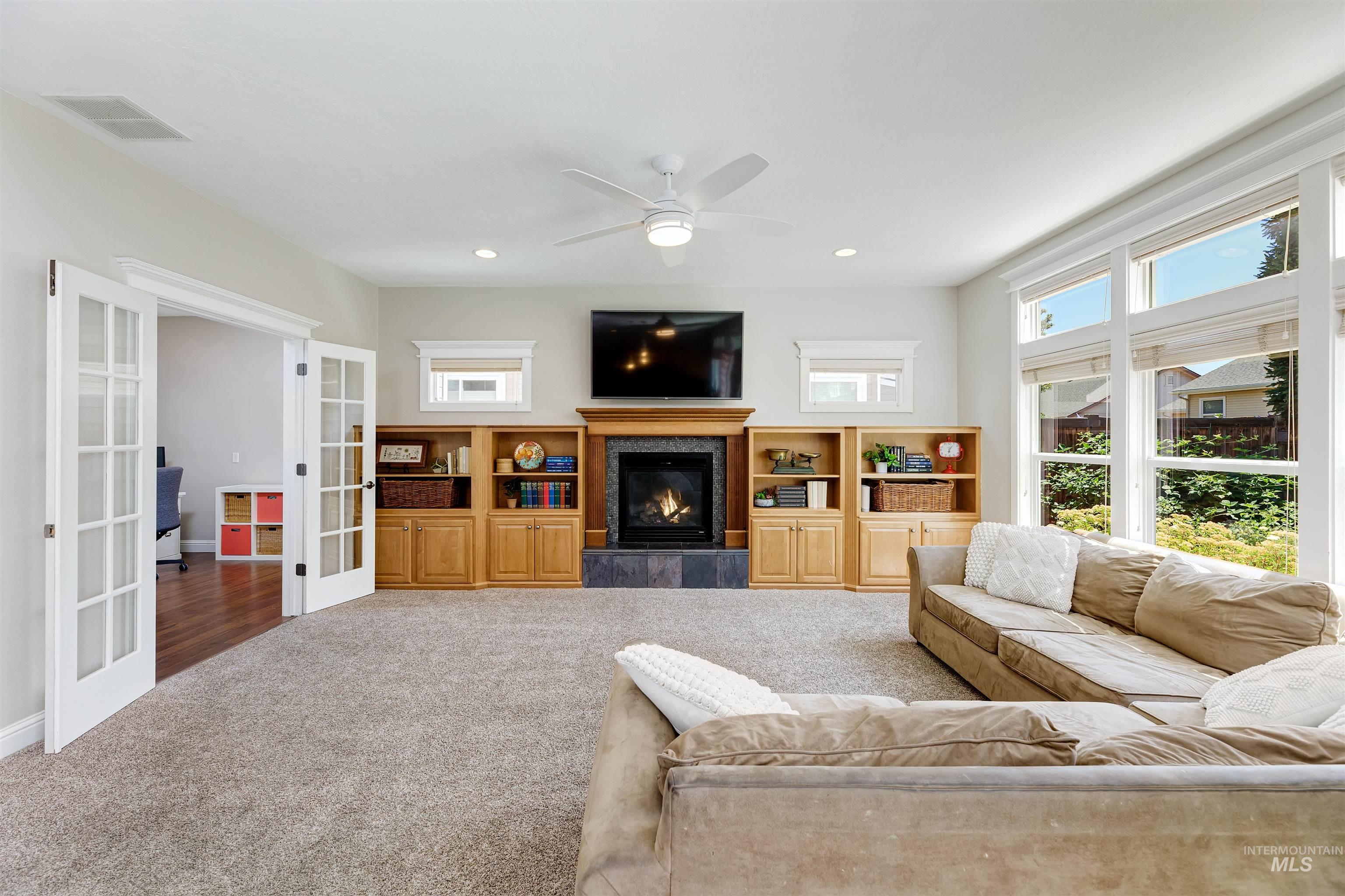 1807 W Glade Creek Street