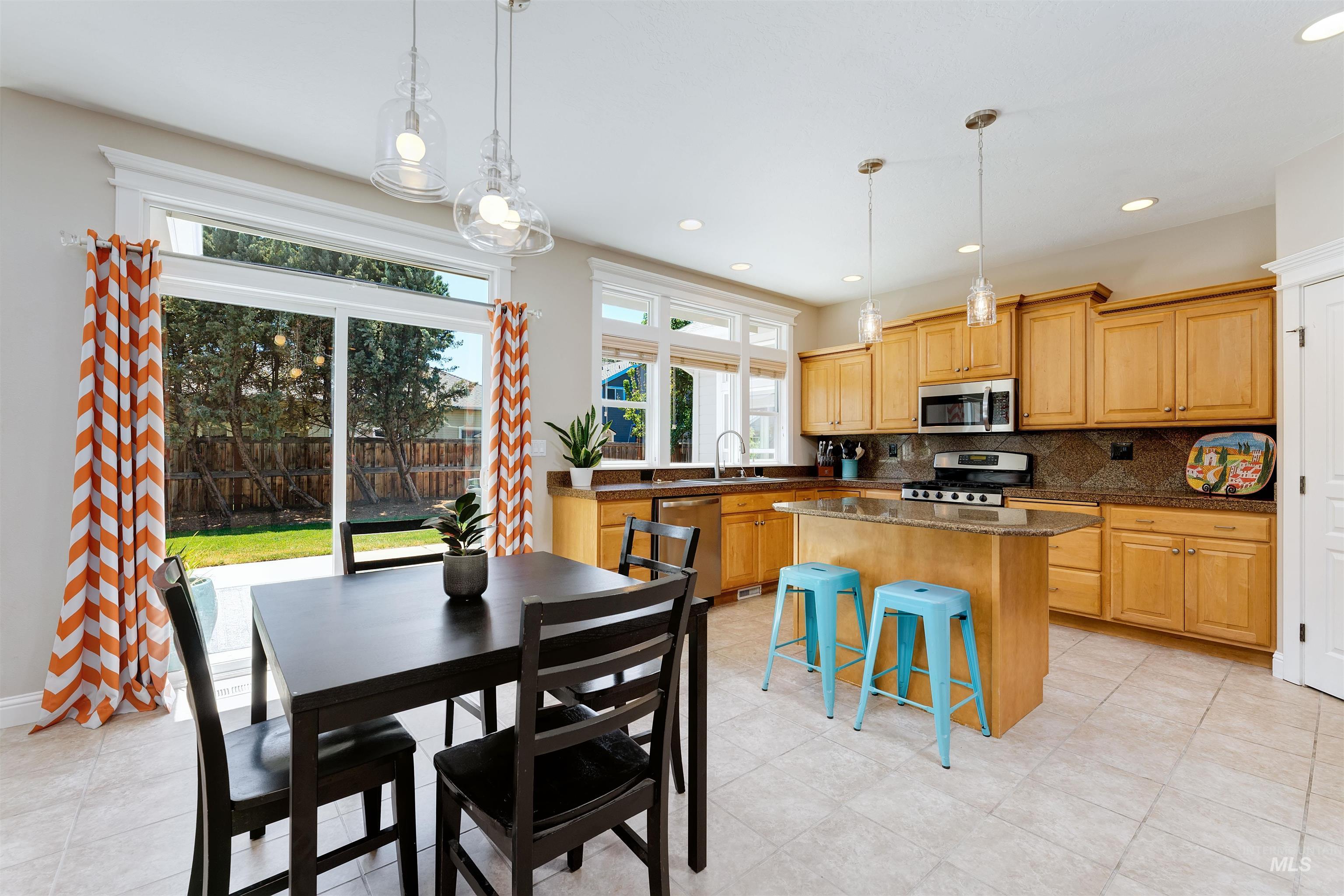 1807 W Glade Creek Street