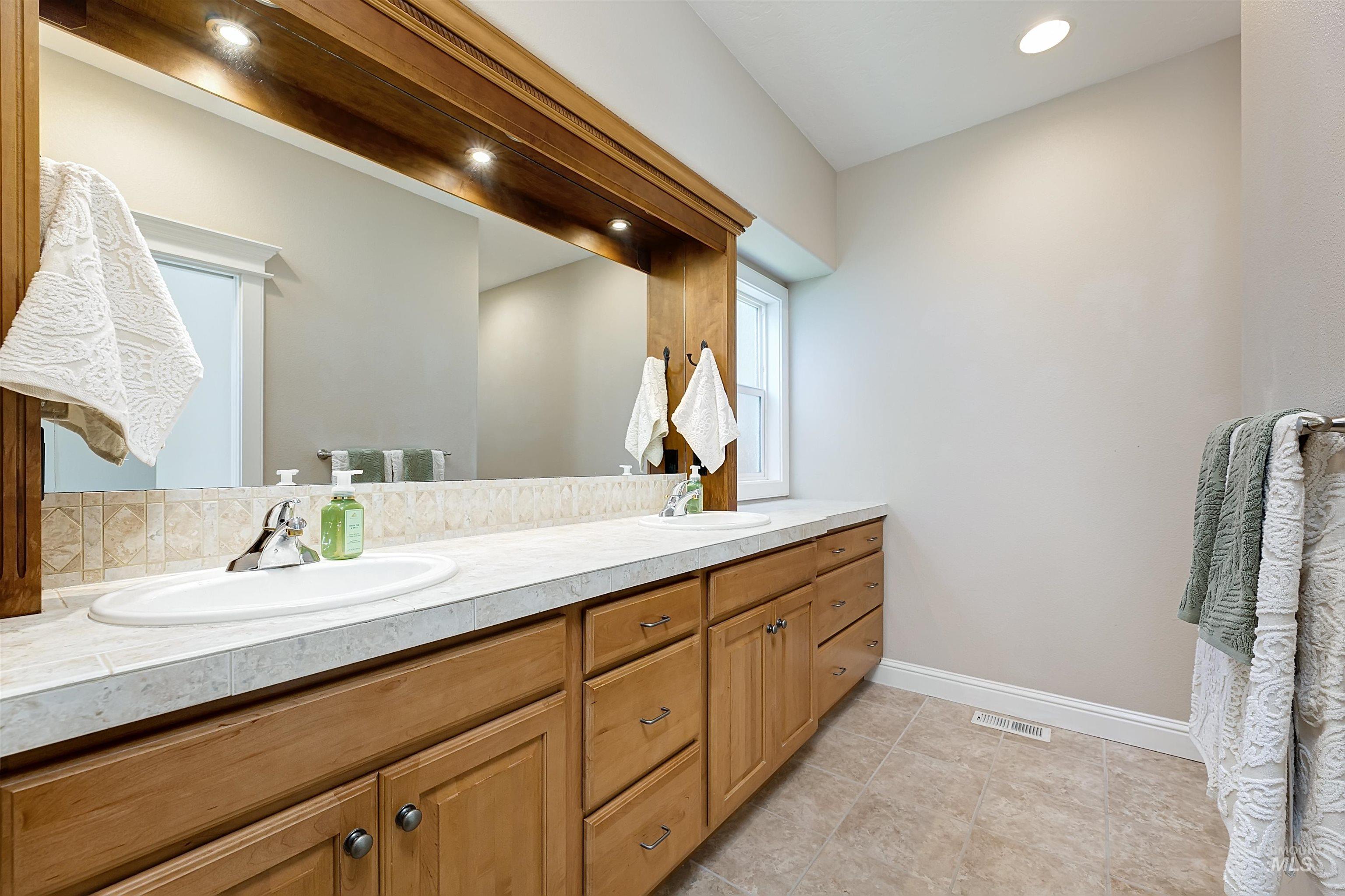 1807 W Glade Creek Street