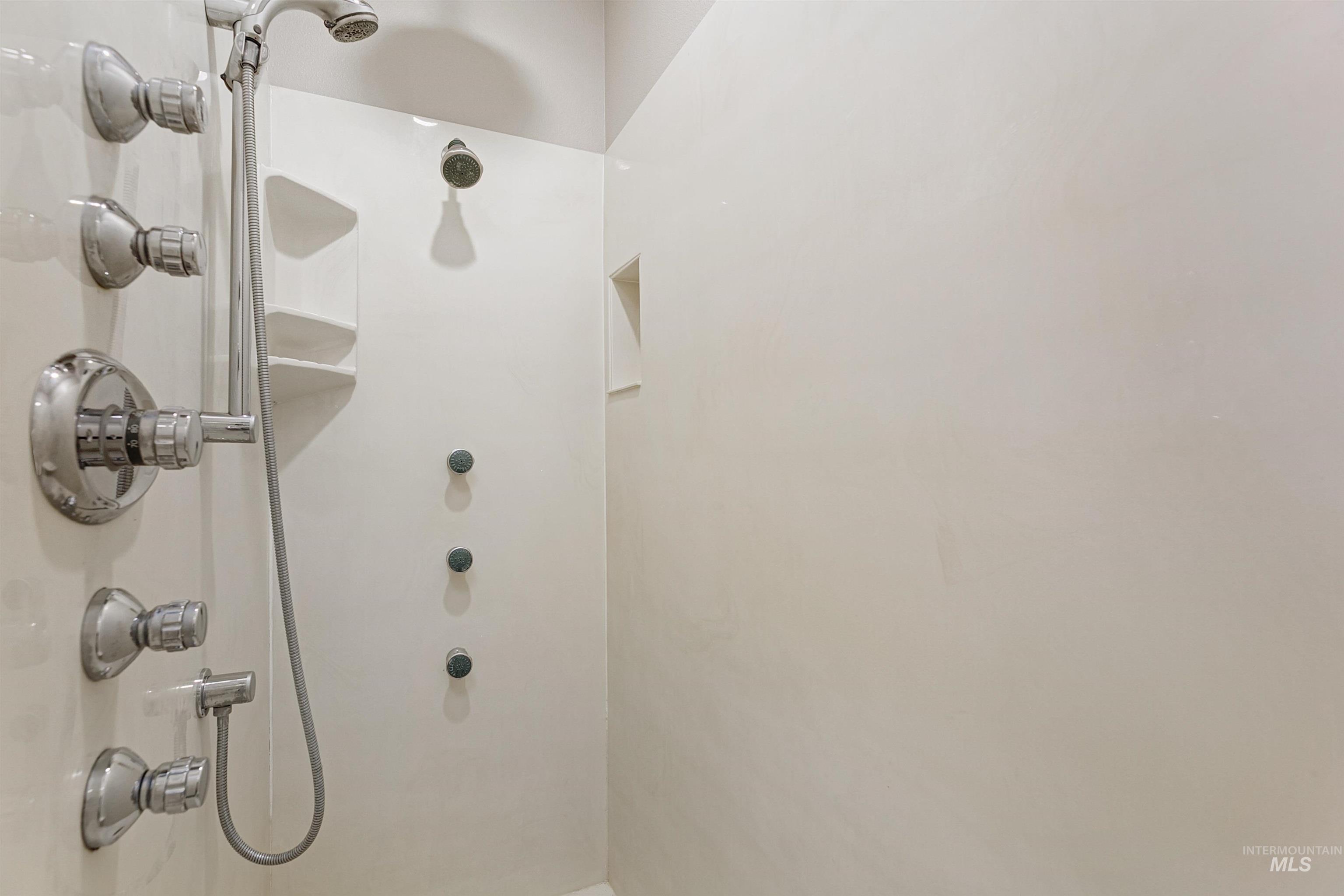 1807 W Glade Creek Street