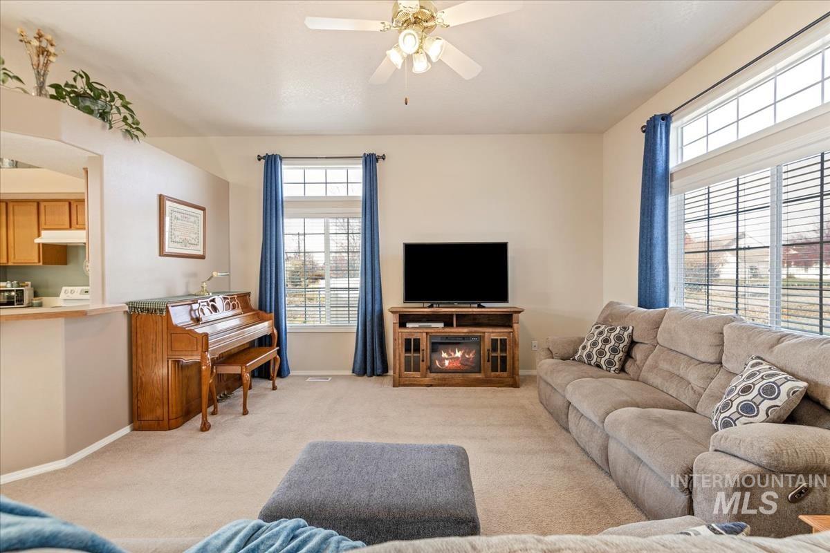8703 W Tillamook Dr