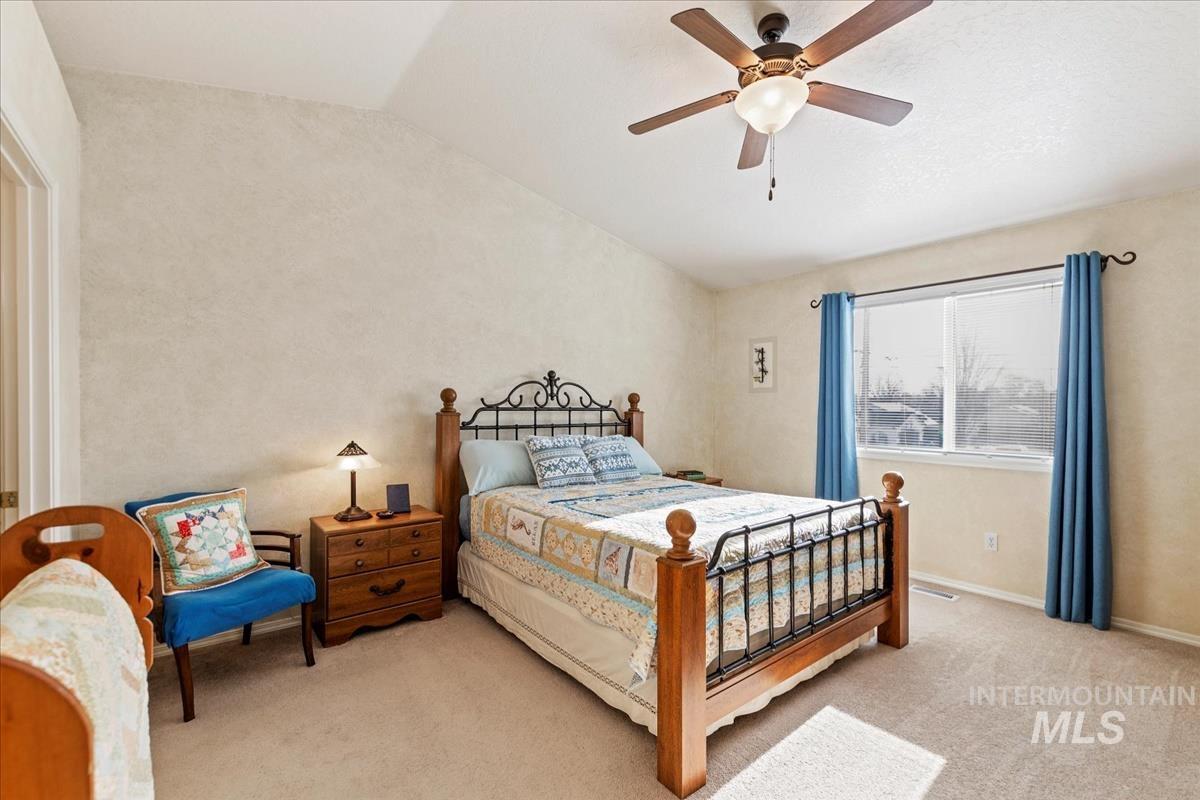 8703 W Tillamook Dr