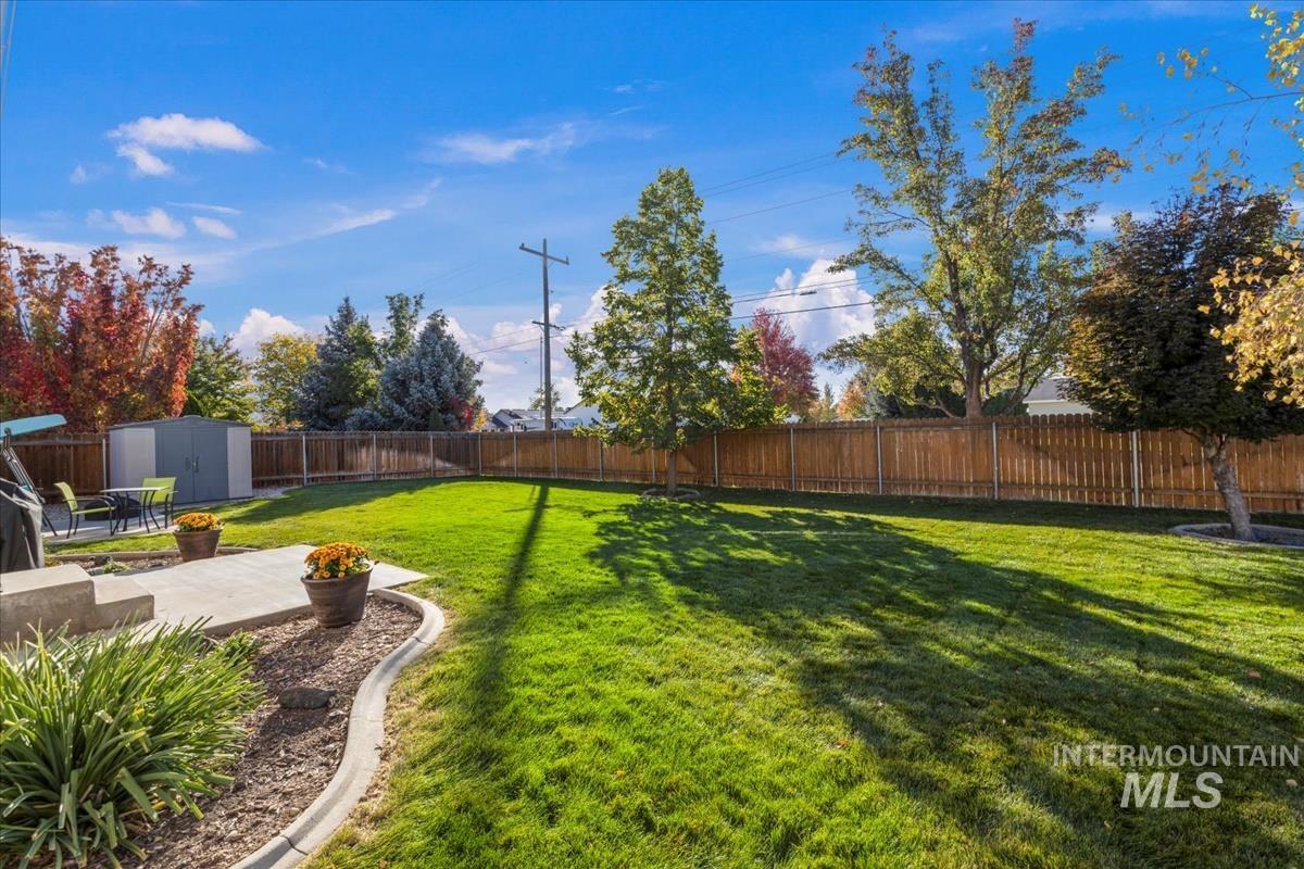 8703 W Tillamook Dr