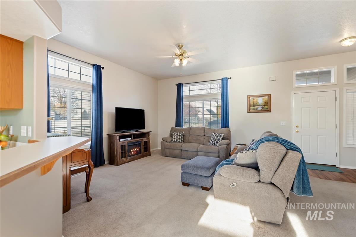 8703 W Tillamook Dr