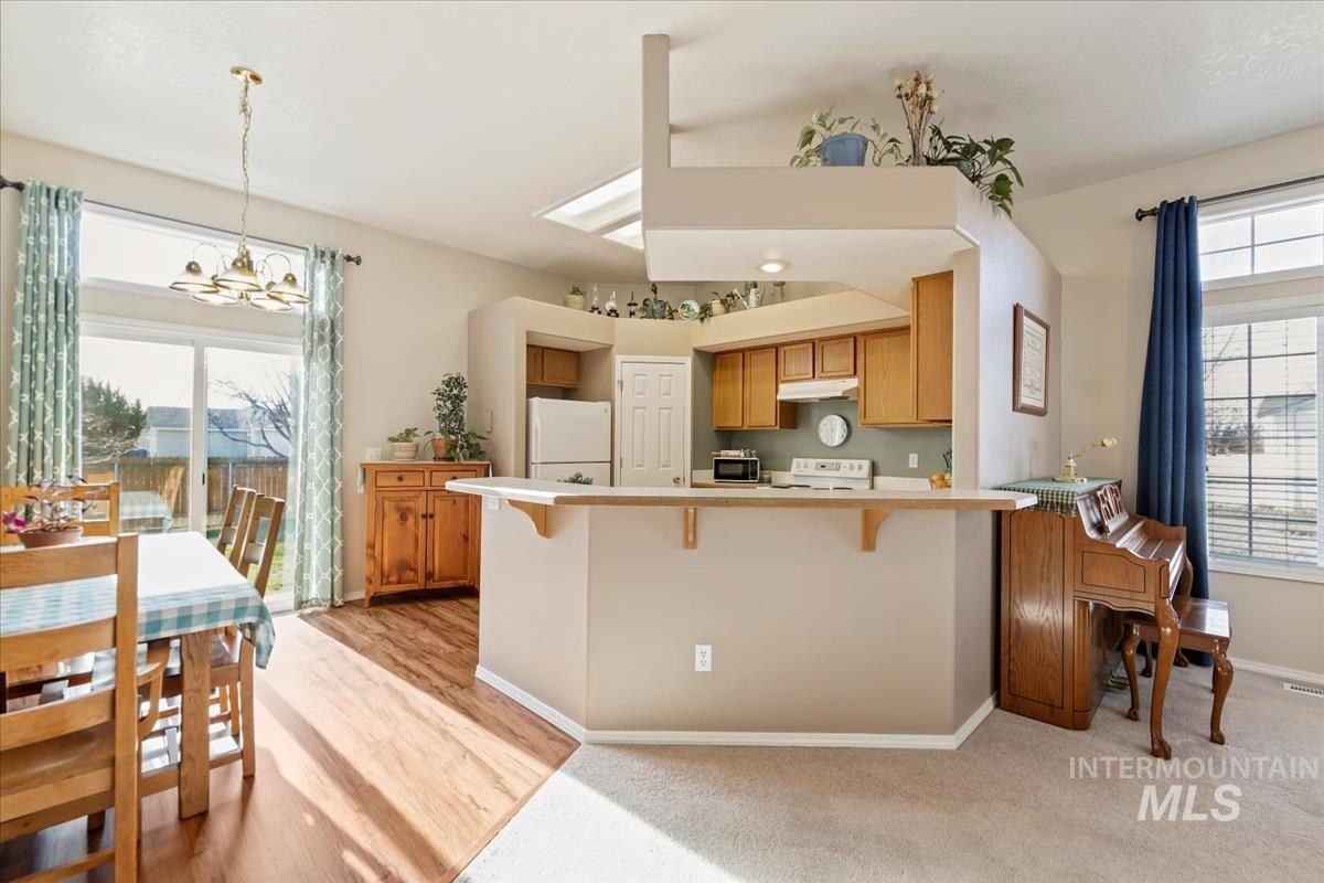 8703 W Tillamook Dr
