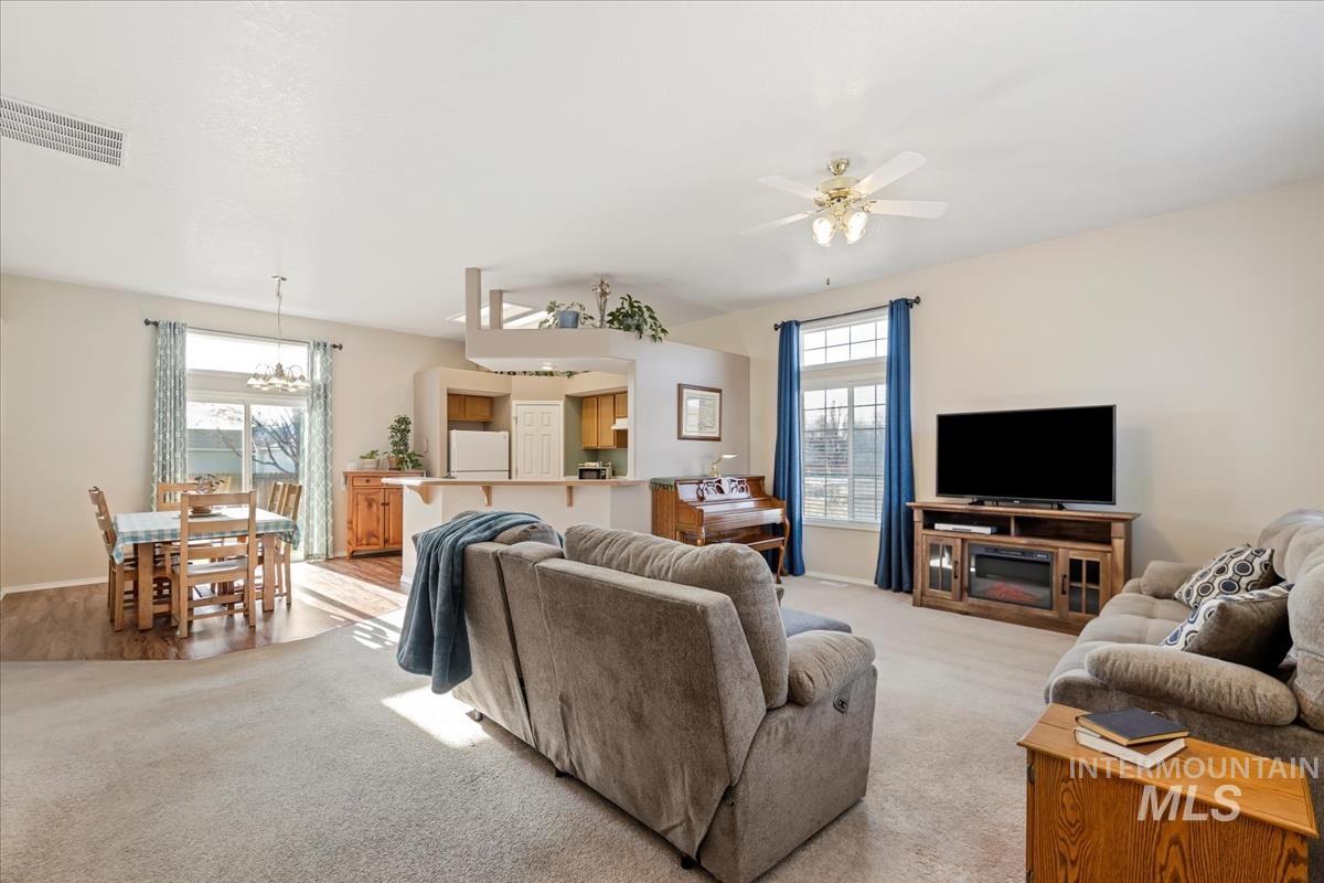 8703 W Tillamook Dr