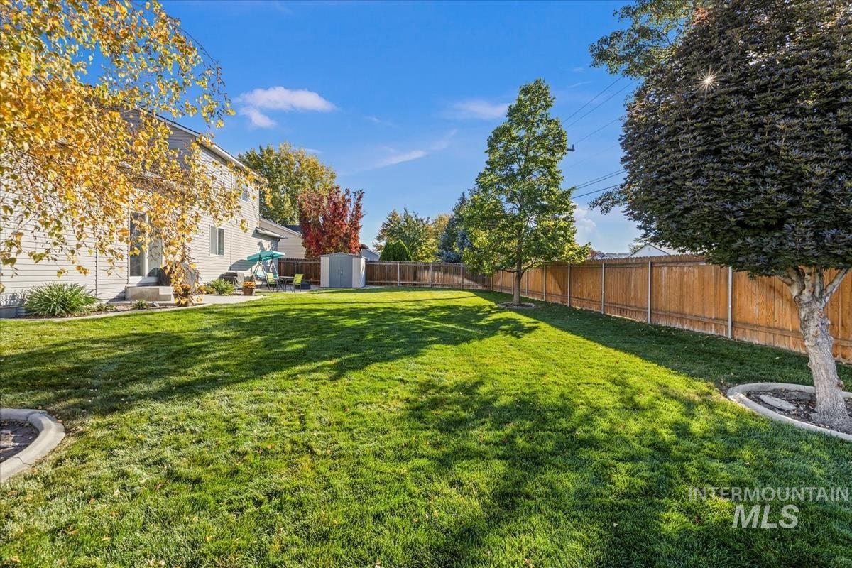 8703 W Tillamook Dr