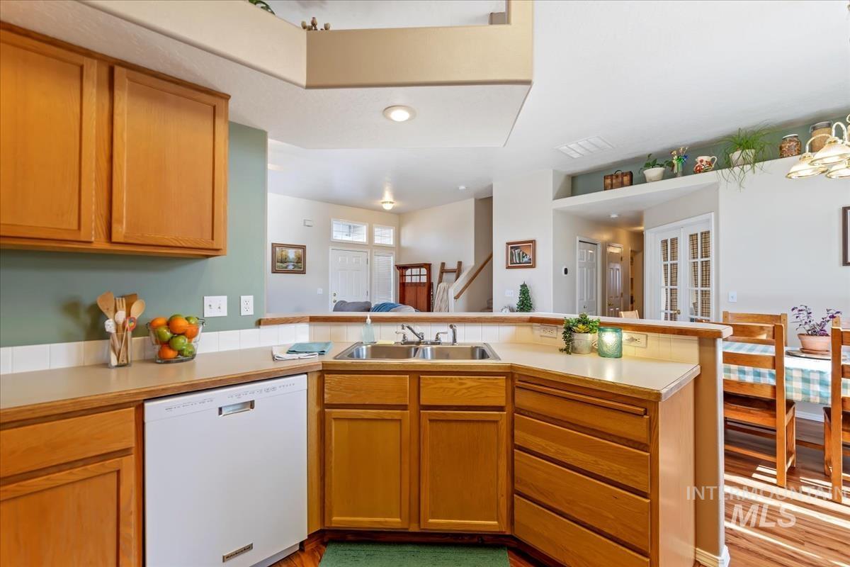 8703 W Tillamook Dr