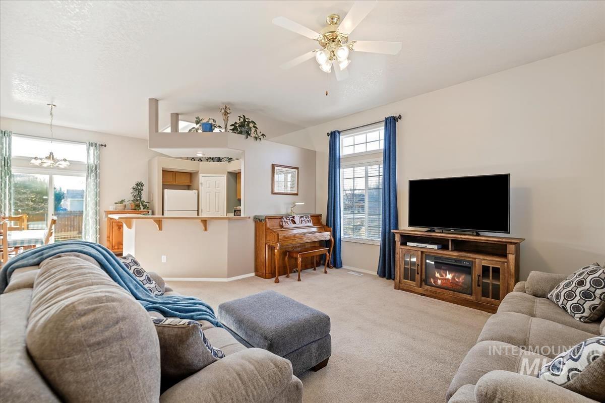 8703 W Tillamook Dr