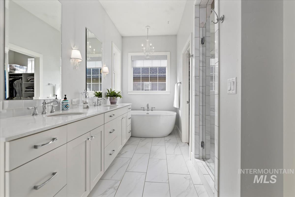 1560 N Lake Placid Ave