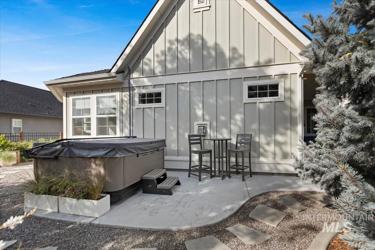 1560 N Lake Placid Ave