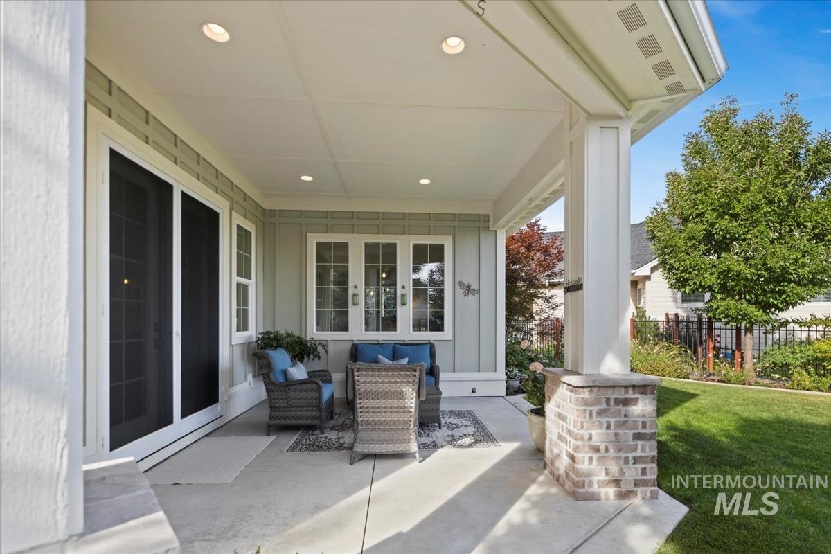 1560 N Lake Placid Ave