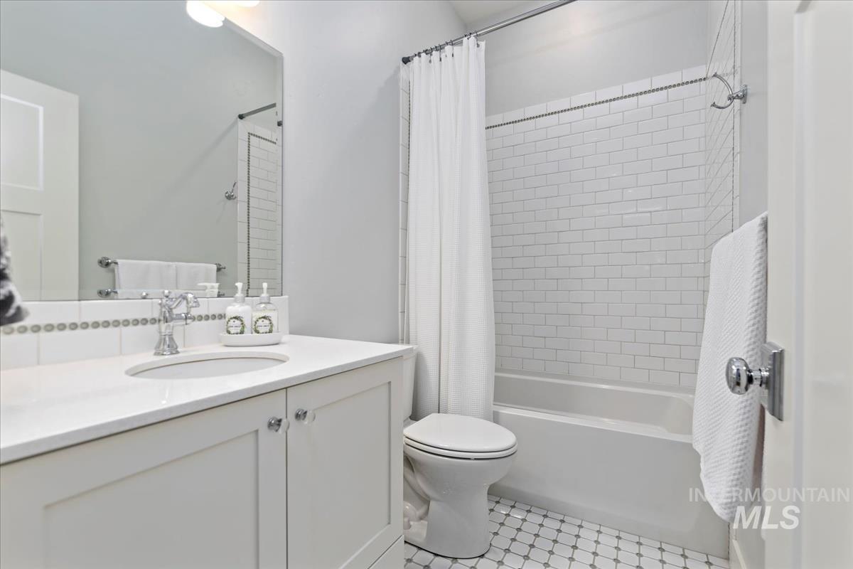 1560 N Lake Placid Ave