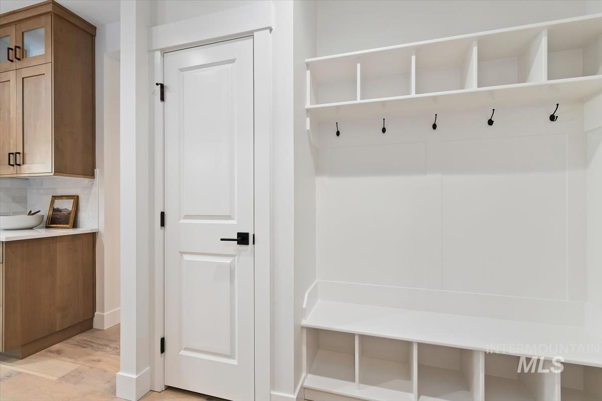 1911 N Willowick Ave