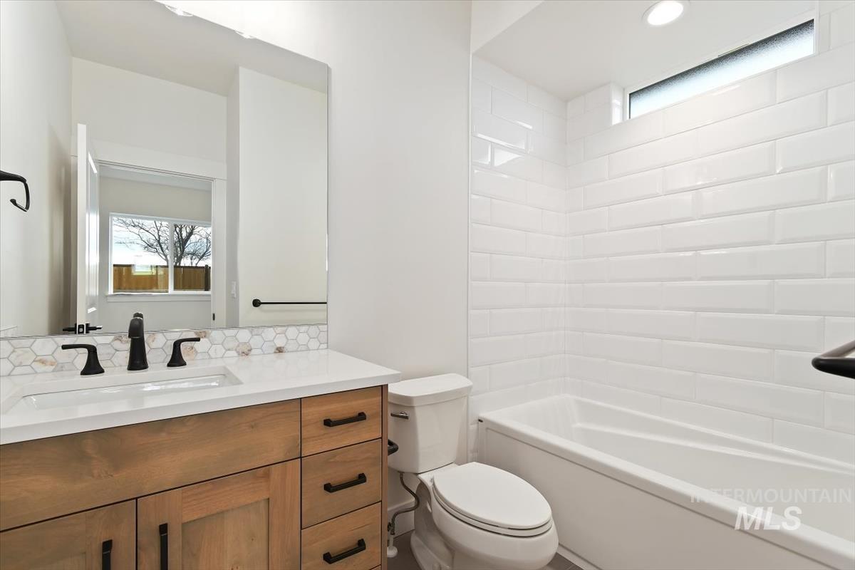 1911 N Willowick Ave