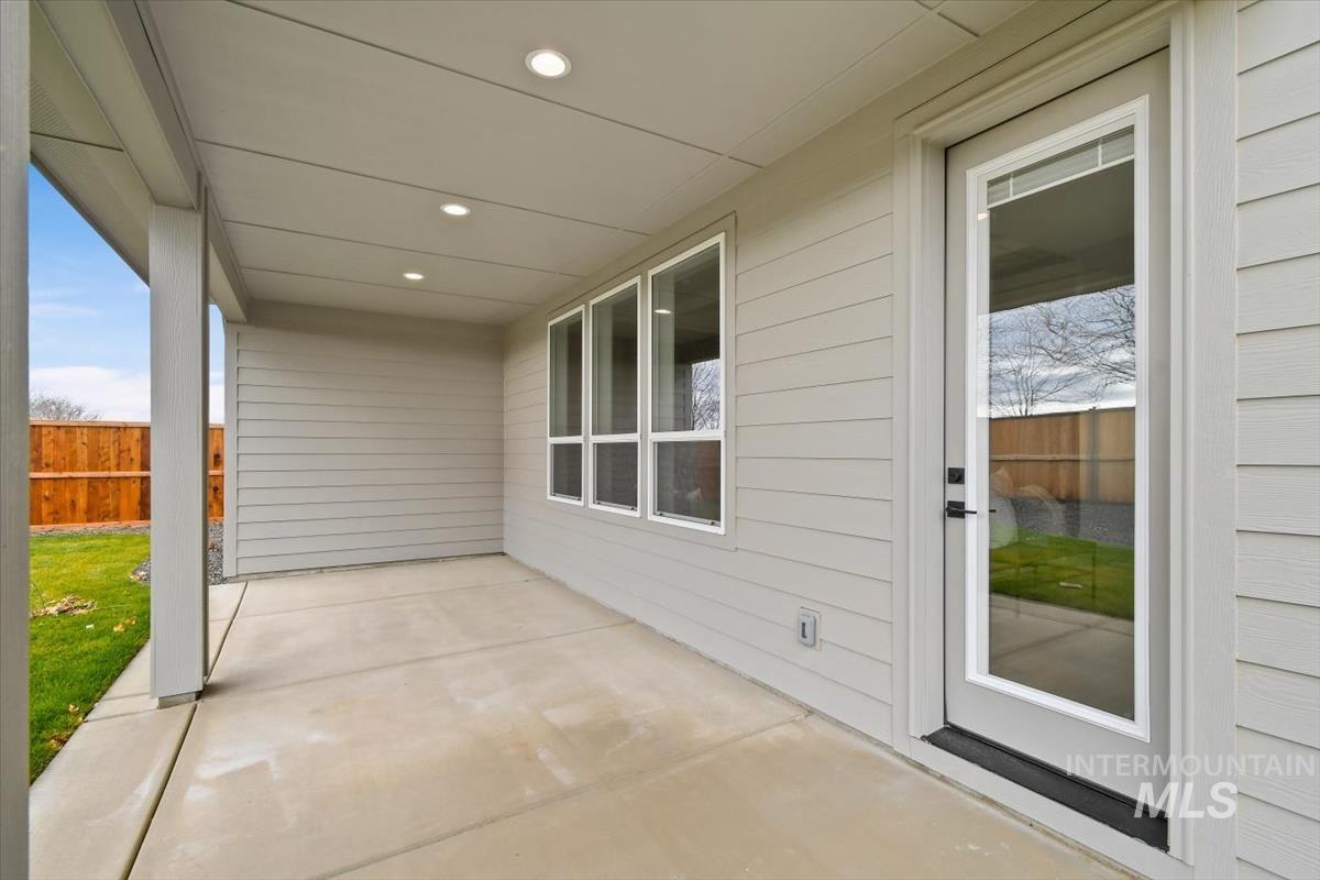 1911 N Willowick Ave