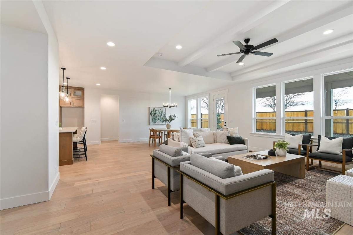 1911 N Willowick Ave