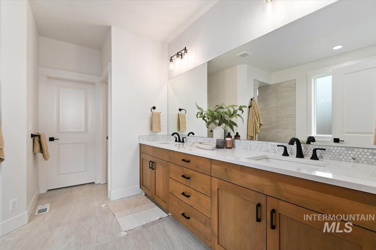 1911 N Willowick Ave