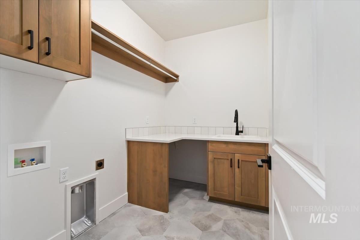 1911 N Willowick Ave