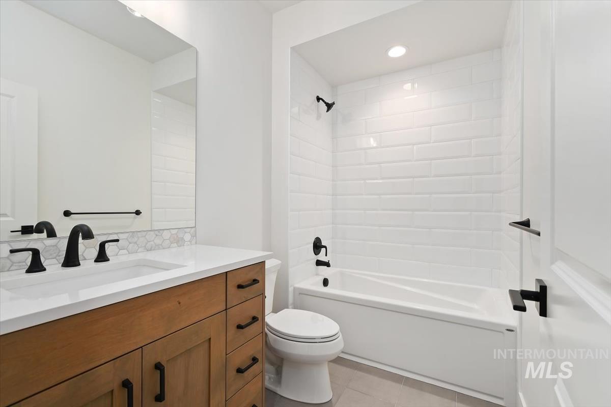 1911 N Willowick Ave