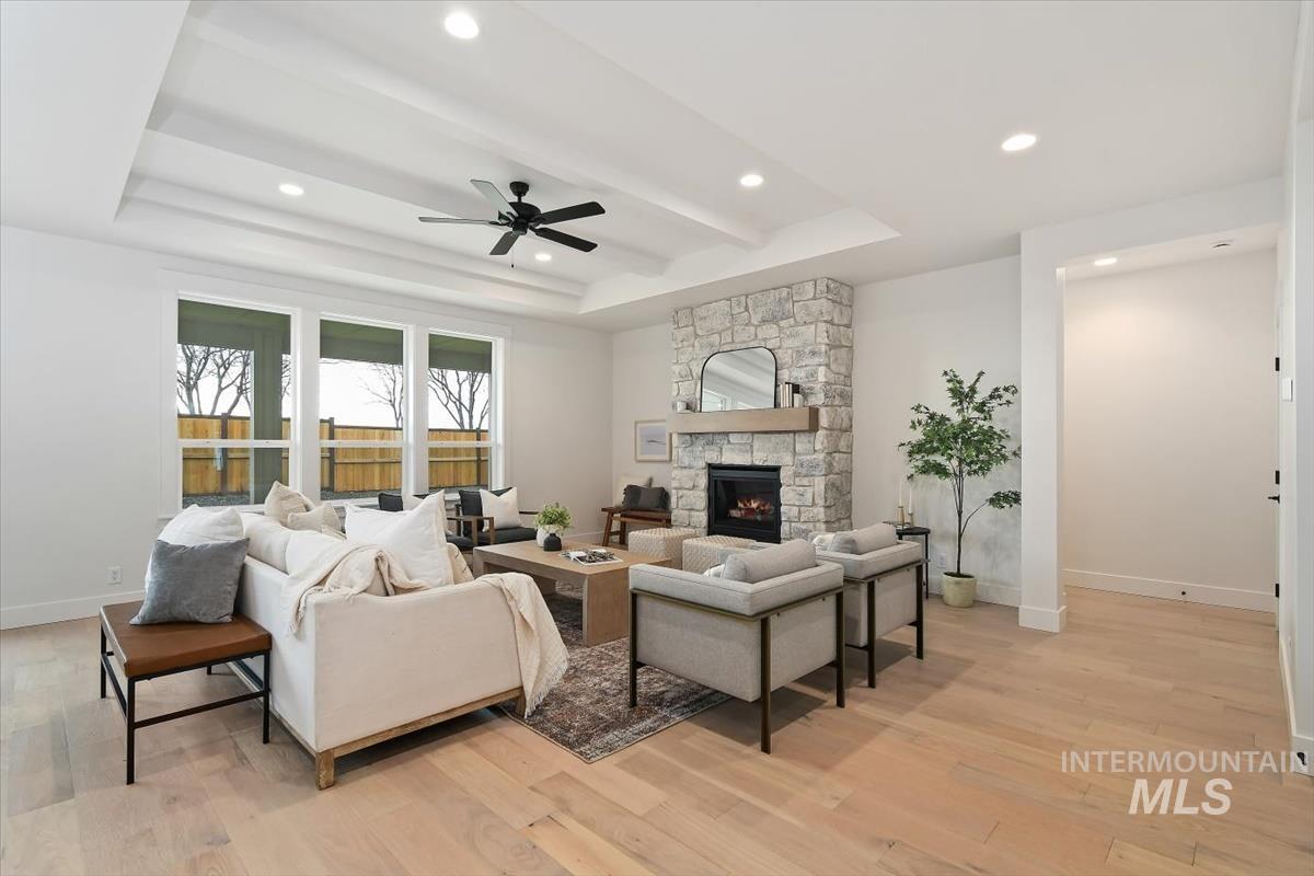 1911 N Willowick Ave